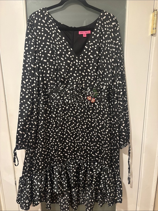 Betsey Johnson Dresses & Skirts - Betsey Johnson Black & White Polka Dot Midi Dress with Floral Belt Accent
